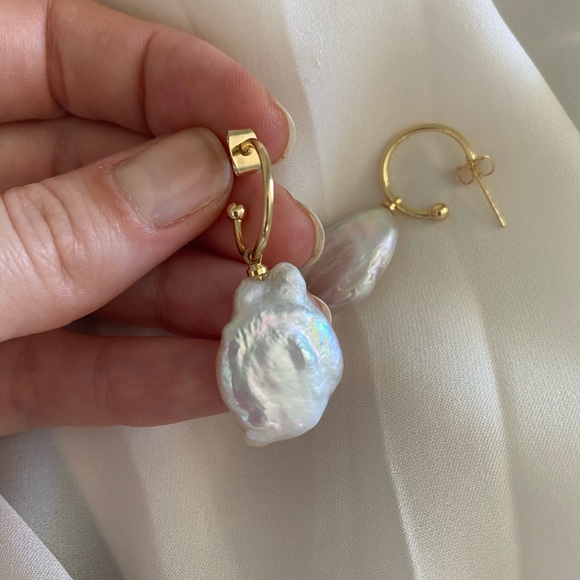 Baroque pearls on the hoops - Picture 2 of 4